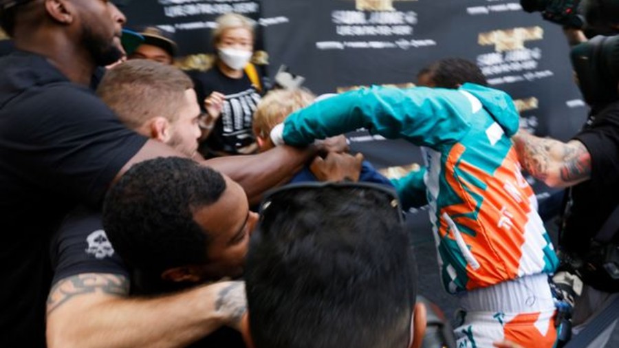Izbila tučnjava između Jakea Paula i Floyda Mayweathera: YouTuber izazvao pravi kaos!