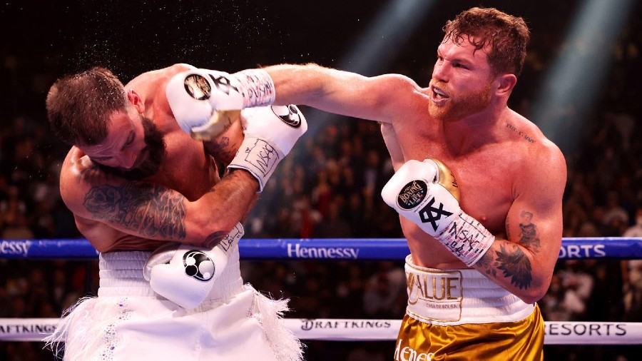 Canelo Alvarez nokautirao Caleba Planta u 11. rundi i postao apsolutni vladar super srednje kategorije!