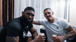 Curtis Blaydes došao oraspoložiti ozlijeđenog Aspinalla: Dvojica teškaša nazdravili uz času piva!