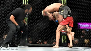 UFC 269: Charles Oliveira natjerao Poiriera na predaju i obranio pojas!
