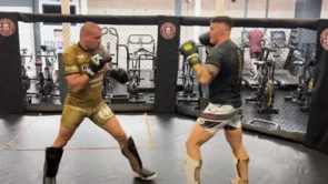 Aspinall objavio snimku sparinga: Pogledajte kako se Delija snalazi u kavezu s UFC-ovim prvakom