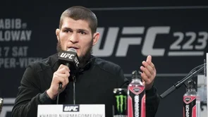 Khabib novinaru: “Prestanite postavljati glupa pitanja.”