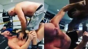 Pogledajte kako Tyson Fury vježba otpornost na udarce uz asistenciju oca!