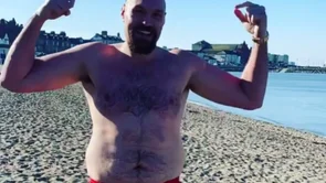 Dok se Joshua naporno priprema za borbu, Fury je nabacio koji kilogram viška