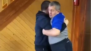 Khabib objavio video sa svojim ocem gdje ga neuspješno pokušava srušiti