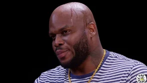 Derrick Lewis sudjelovao u zanimljivom izazovu: Pogledajte kako se UFC-ov teškaš nosi s ljutim umacima!