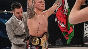 UFC doveo dvostrukog Cage Warriors prvaka: Neki su ga odmah usporedili s Conorom McGregorom