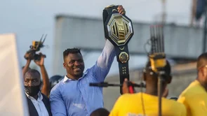 Ngannou stigao u rodni Kamerun s pojasom, prvak je uživao borjna skandiranja, a kolone fanova preplavile su ulice