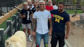 Charles Oliveira uoči meča protiv Makhacheva prošetao kralja životinja!