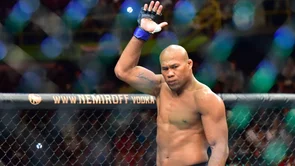 Jacare Souza se za UFC 249 borbu protiv Uriaha Halla priprema u svojoj garaži