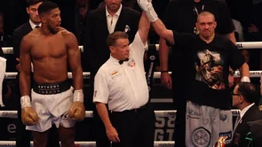 Eddie Hearn otkrio potencijalni datum i mjesto za revanš između Joshue i Usyka!