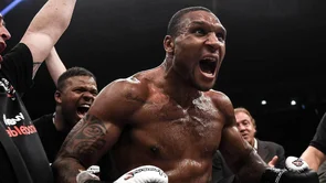 Višestruki prvak u Gloryju i kickboksač koji je svladao Israela Adesanyu prebacuje se u MMA
