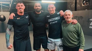 Kakvi teškaši u Velikoj Britaniji: Ante Delija i Martin Batur u društvu UFC borca Aspinalla!