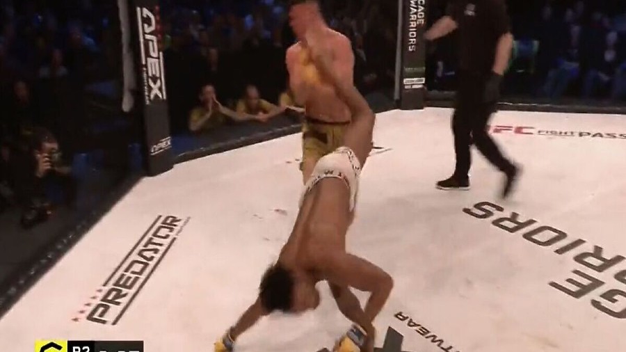 Capoeira na djelu: Borac na Cage Warriors priredbi isporučio nesvakidašnji nokaut!
