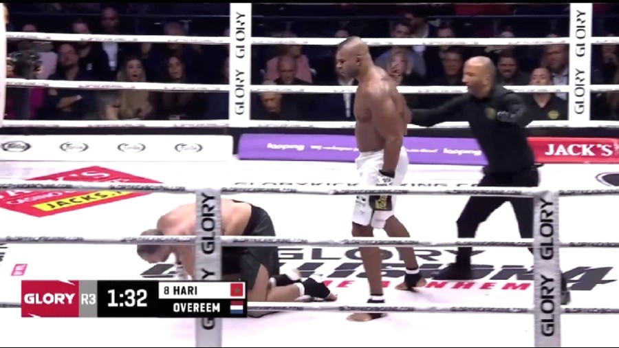 Alistair Overeem rijetko viđenim preokretom svladao Badra Harija!
