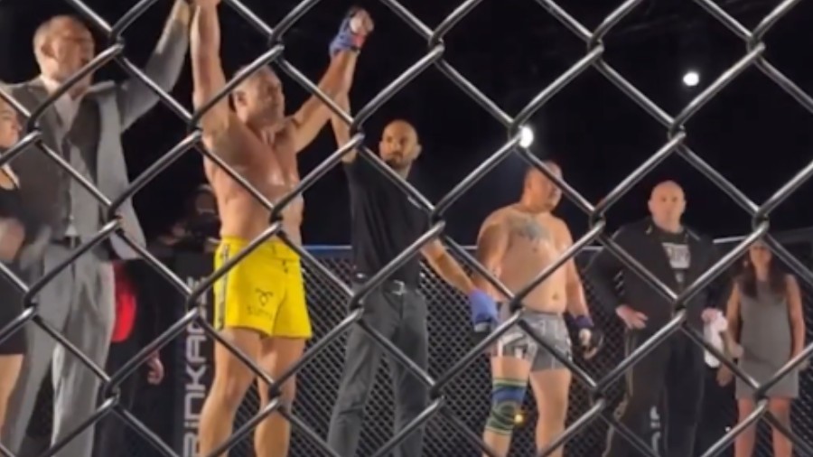 Legendarni Jerome Le Banner ne posustaje niti u 49. godini života: U MMA meču svladao srpskog borca Ivana Vičića!