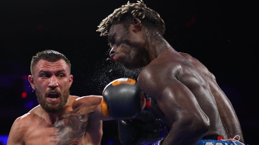 Vasily Lomachenko kroz dvanaest rundi izdominirao Richarda Commeyja!