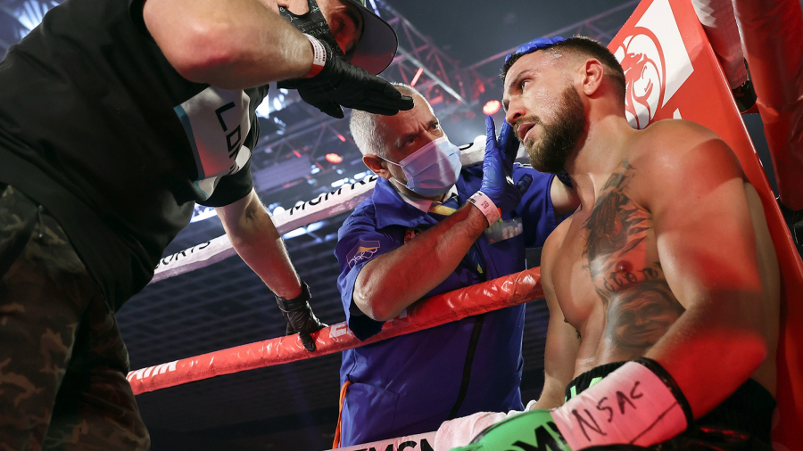 Lomachenko u borbu protiv Lopeza ušao ozlijeđen: Dva dana nakon poraza otišao na operaciju