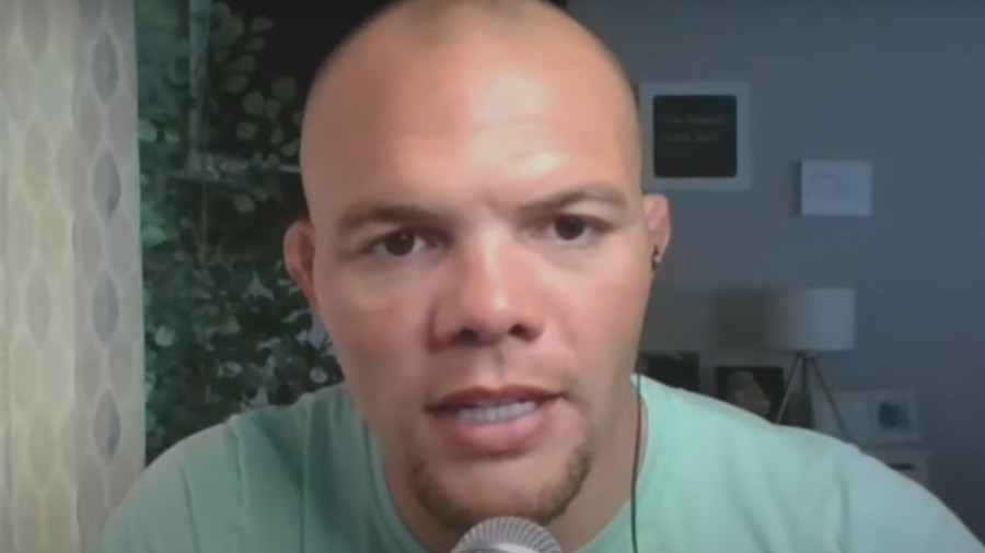 Anthony Smith uputio žestoke kritike na račun Teixeire i Prochazke: "Obojica su pružili svoje najgore izvedbe, jednostavno se nisu borili pametno!"