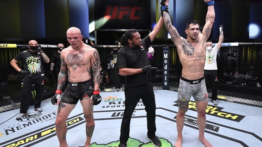 Anthony Smith nahvalio Rakića: "On udara kao čudovište"