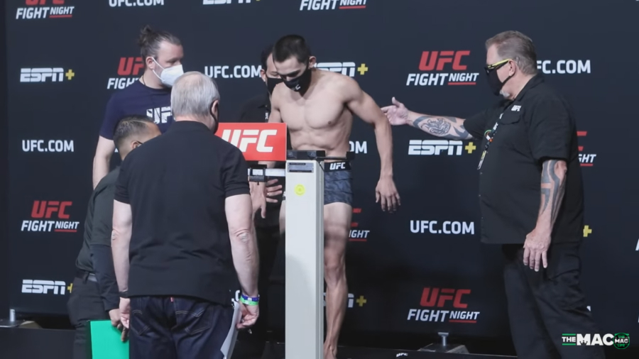Stravično vaganje pred naredni UFC-ov event: Borac nije mogao samostalno stajati na nogama
