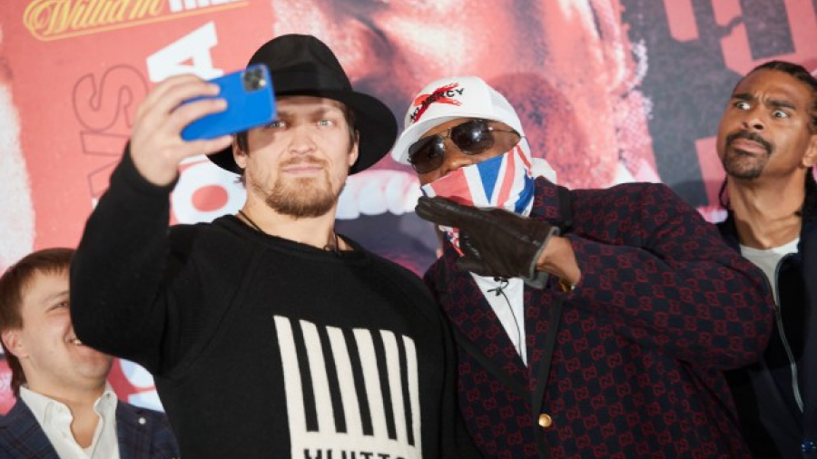 Usyk i Chisora odradili prvo sučeljavanje, sve ovjekovječili jednim „selfijem“ 