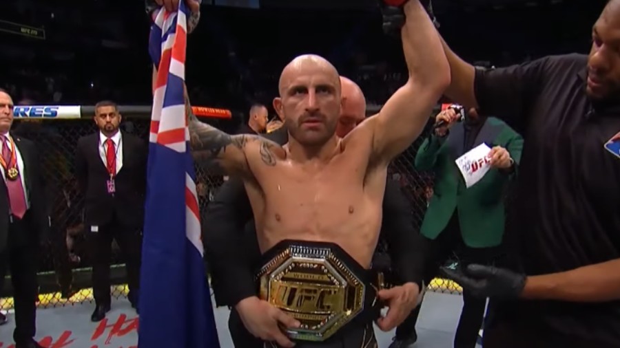 Alexander Volkanovski objavio rendgensku snimku slomljenog palca: "Danas idem na operaciju, neće me biti 12 tjedana!"