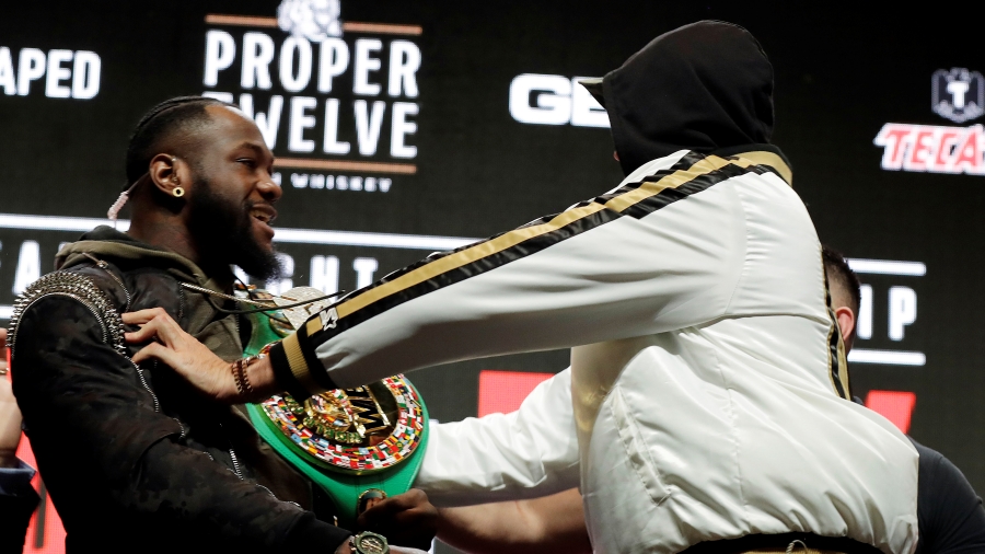 Wilder i Fury su se verbalno i fizički sukobili na pozornici, razdvajali ih zaštitari